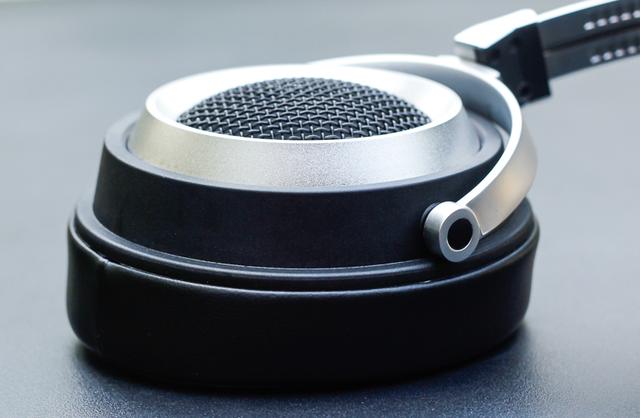 售价只有汪峰耳机一半,音质却差不多