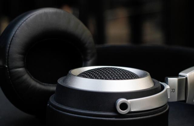 售价只有汪峰耳机一半,音质却差不多