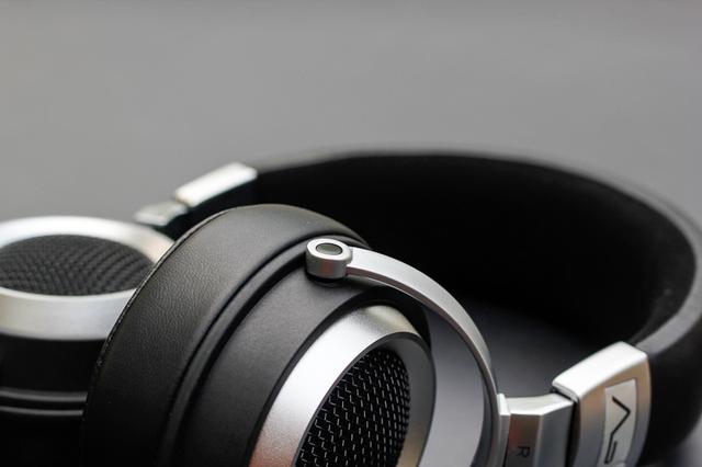 售价只有汪峰耳机一半,音质却差不多