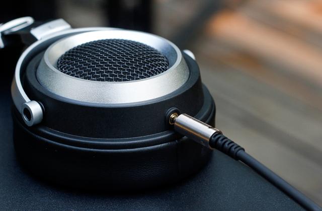 售价只有汪峰耳机一半,音质却差不多