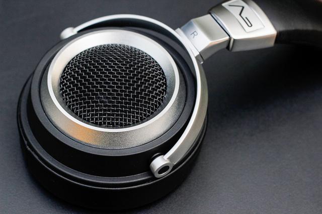 售价只有汪峰耳机一半,音质却差不多