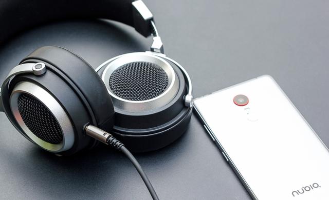 售价只有汪峰耳机一半,音质却差不多