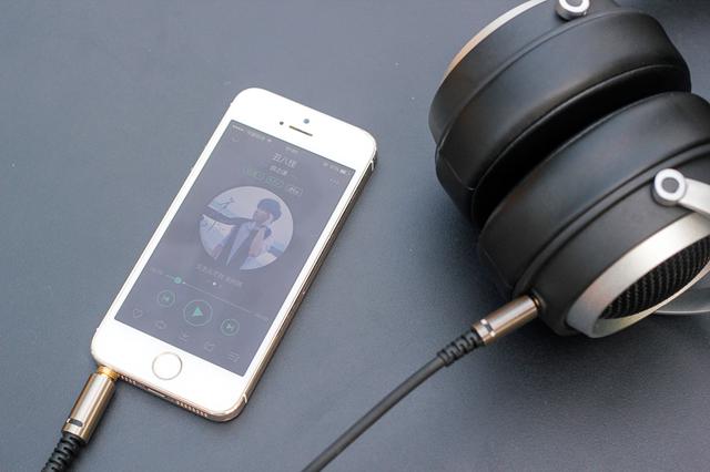 售价只有汪峰耳机一半,音质却差不多