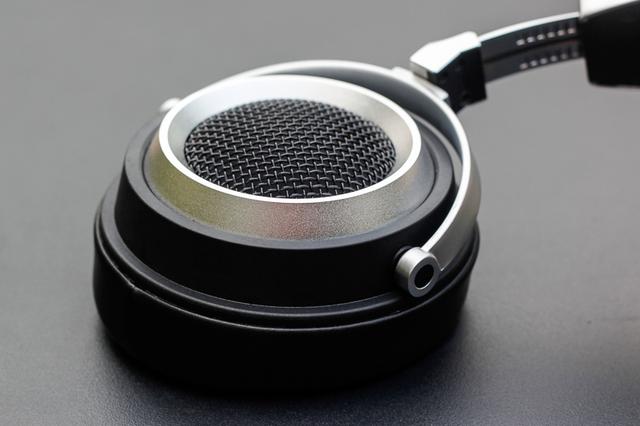 售价只有汪峰耳机一半,音质却差不多