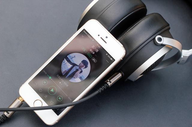 售价只有汪峰耳机一半,音质却差不多