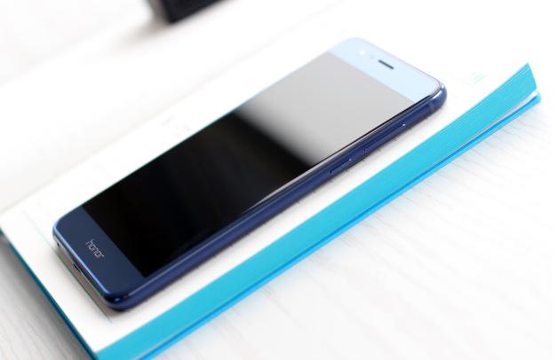 颜值之王,美得令人窒息 荣耀8真机评测