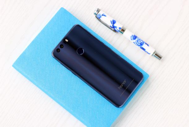 颜值之王,美得令人窒息 荣耀8真机评测