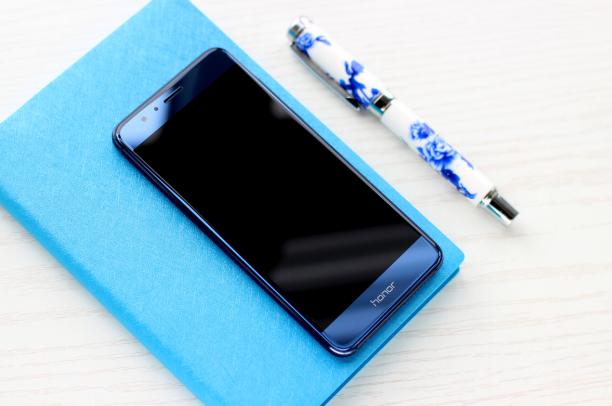 颜值之王,美得令人窒息 荣耀8真机评测