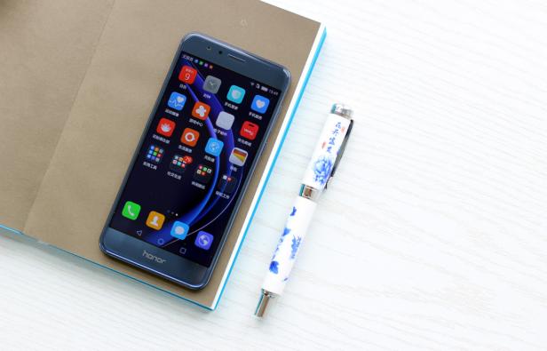 颜值之王,美得令人窒息 荣耀8真机评测